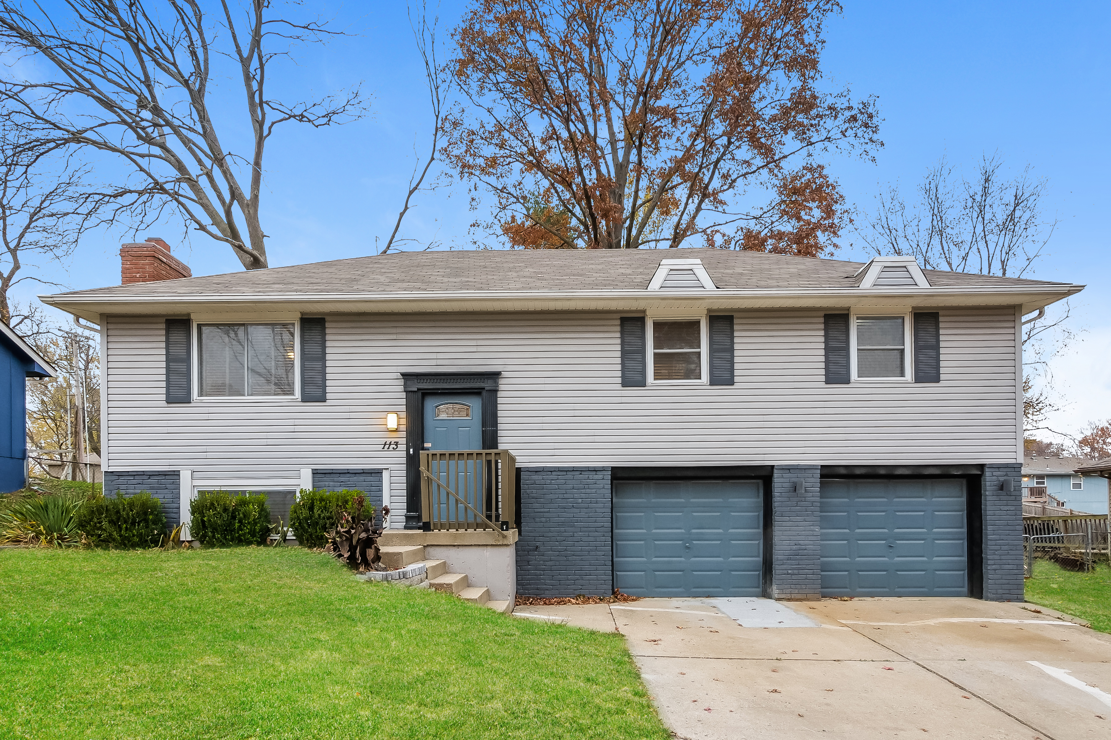 113 S E ROCKWOOD ST BLUE SPRINGS, MO 64014